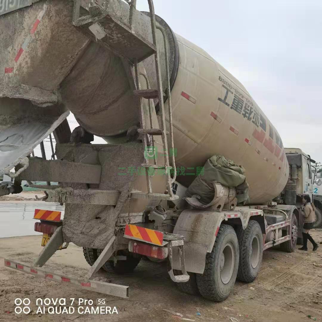 出售一臺17年豪沃大20方亞特上裝攪拌車