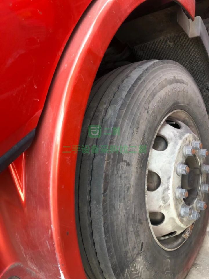 出售二手的解放勾六220馬力6米8運輸車