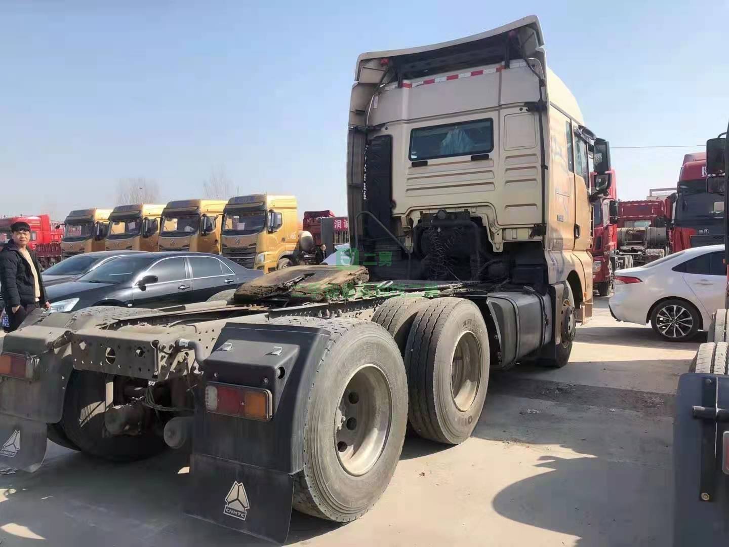 出售一臺17年6月汕德卡C7牽引車，540馬力