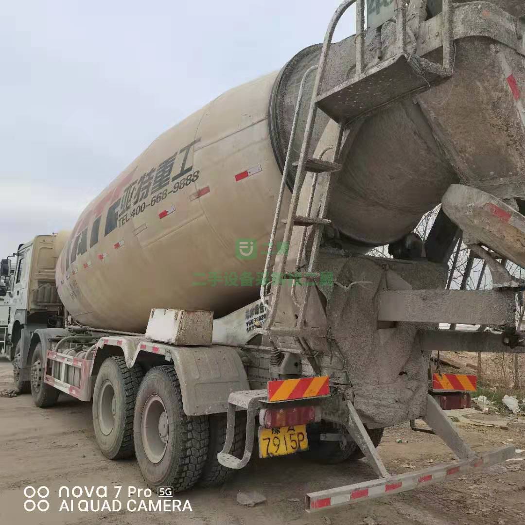 出售一臺17年豪沃大20方亞特上裝攪拌車