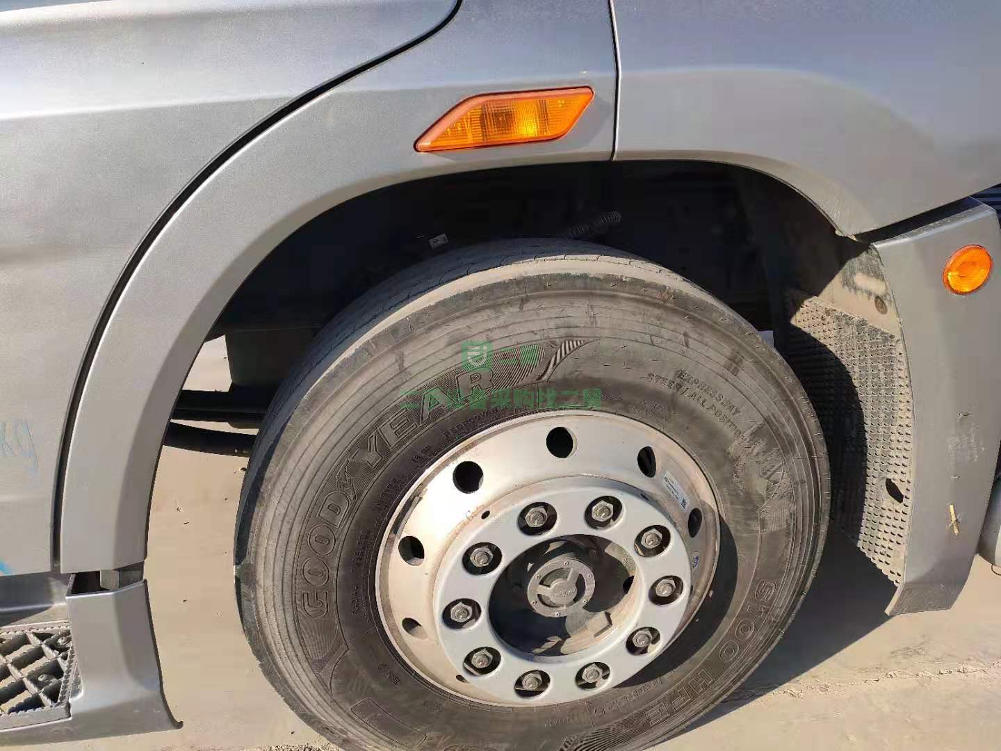 出售20年4月上戶的一汽解放J7牽引車550馬力