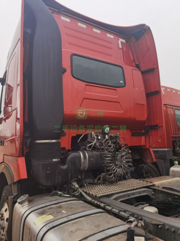 出售牽引車八個月準新車豪沃T7H/440雙曲車頭