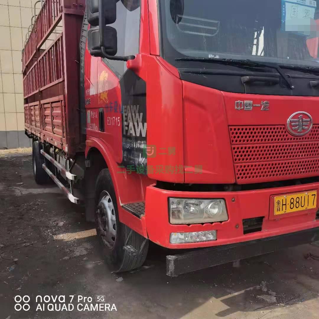 出售一臺18年解放J6國五6.8米貨車，6缸220馬力