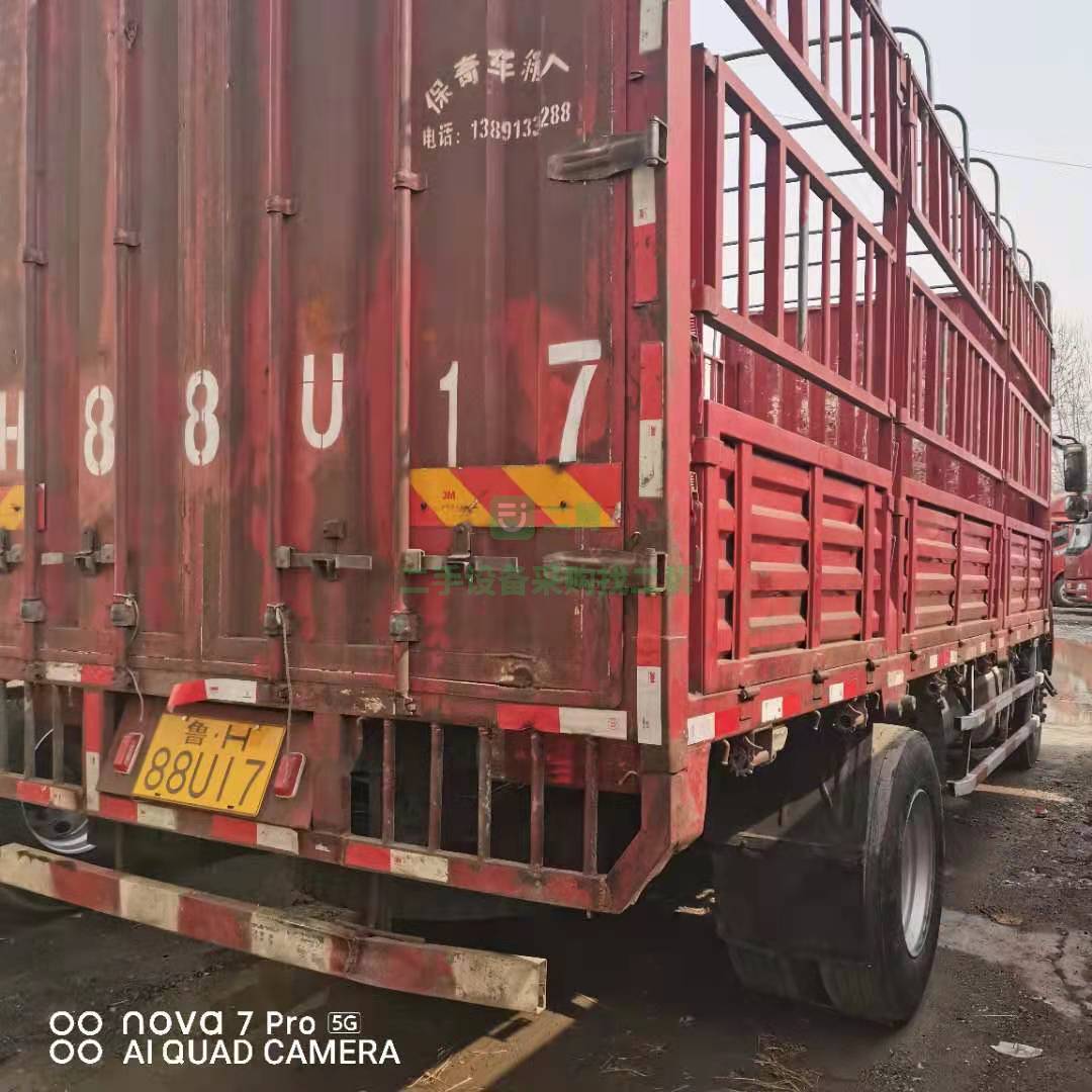 出售一臺18年解放J6國五6.8米貨車，6缸220馬力