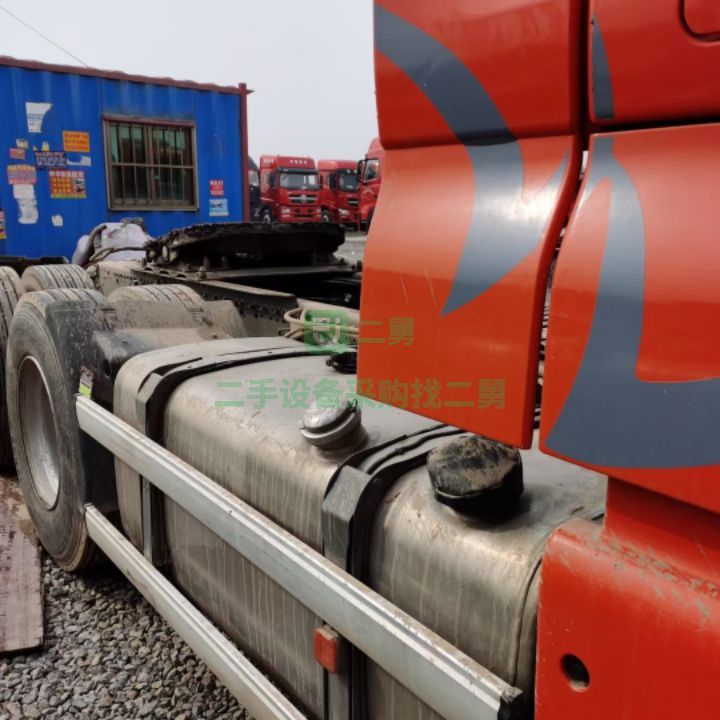 出售17年7月540馬力汕德卡牽引車，德國曼發動機，采爾孚變速箱