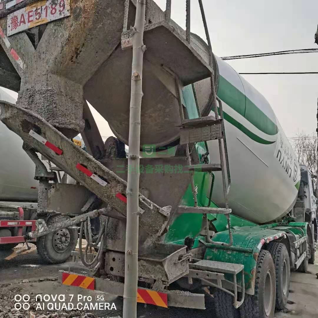 出售一臺16年底豪沃大20方凌宇上裝攪拌車，380馬力