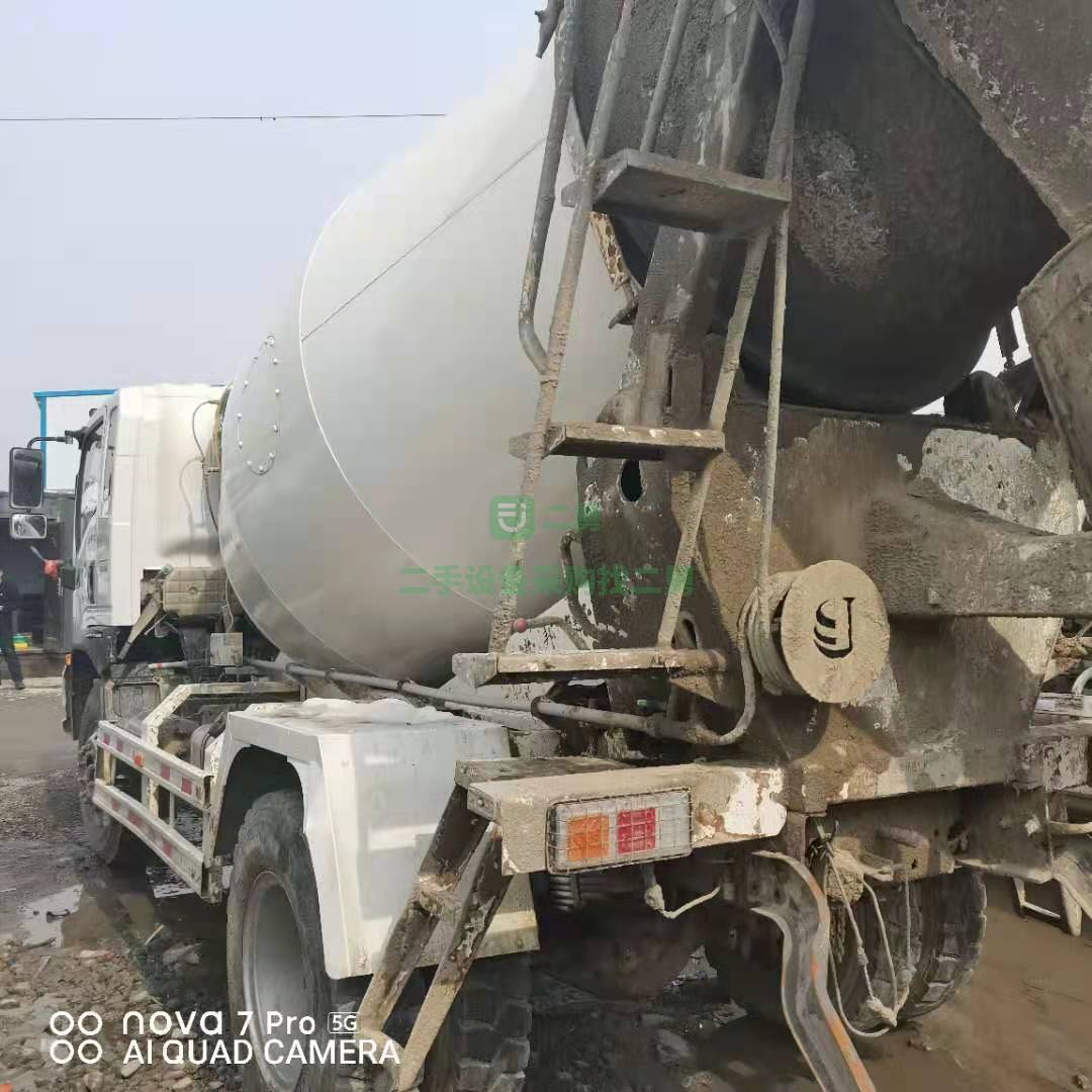 出售一臺(tái)19年4月重汽王牌攪拌車，玉柴發(fā)動(dòng)機(jī)