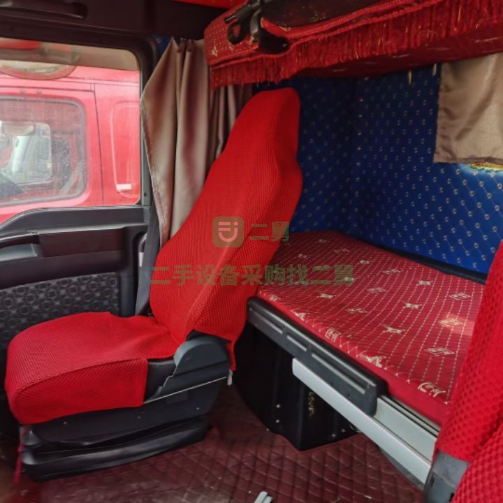 出售17年7月540馬力汕德卡牽引車，德國曼發動機，采爾孚變速箱