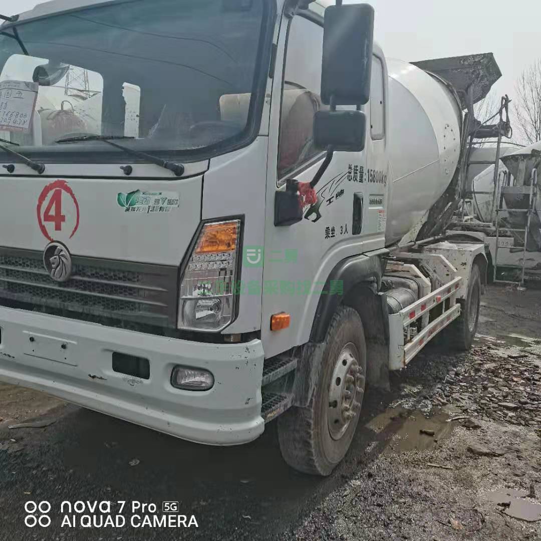 出售一臺(tái)19年4月重汽王牌攪拌車，玉柴發(fā)動(dòng)機(jī)