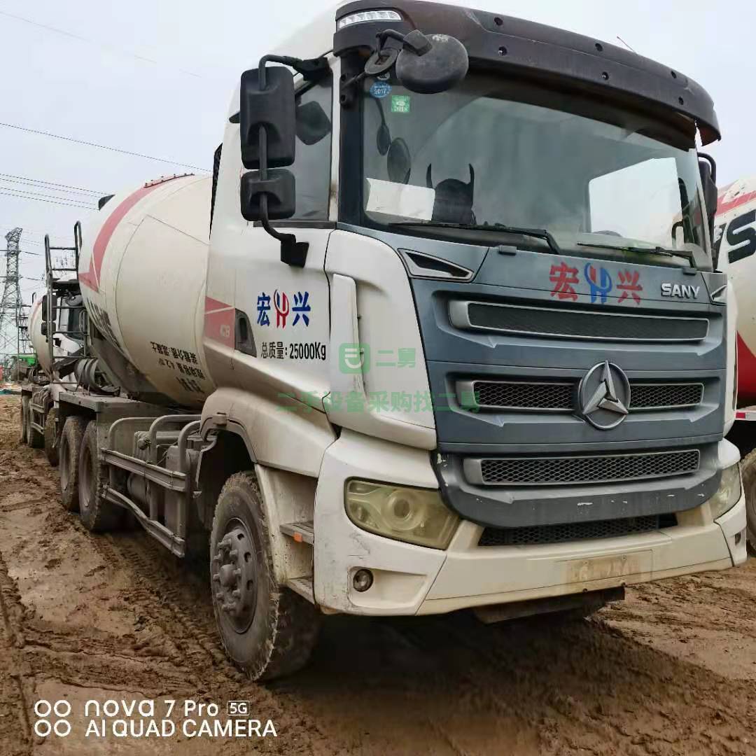 出售一臺17年國五三一攪拌車，10方，336馬力