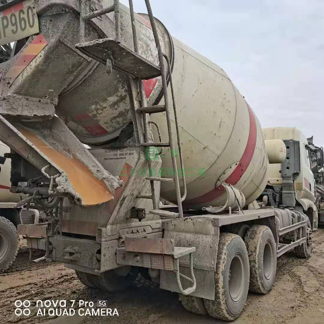 出售一臺17年國五三一攪拌車，10方，336馬力