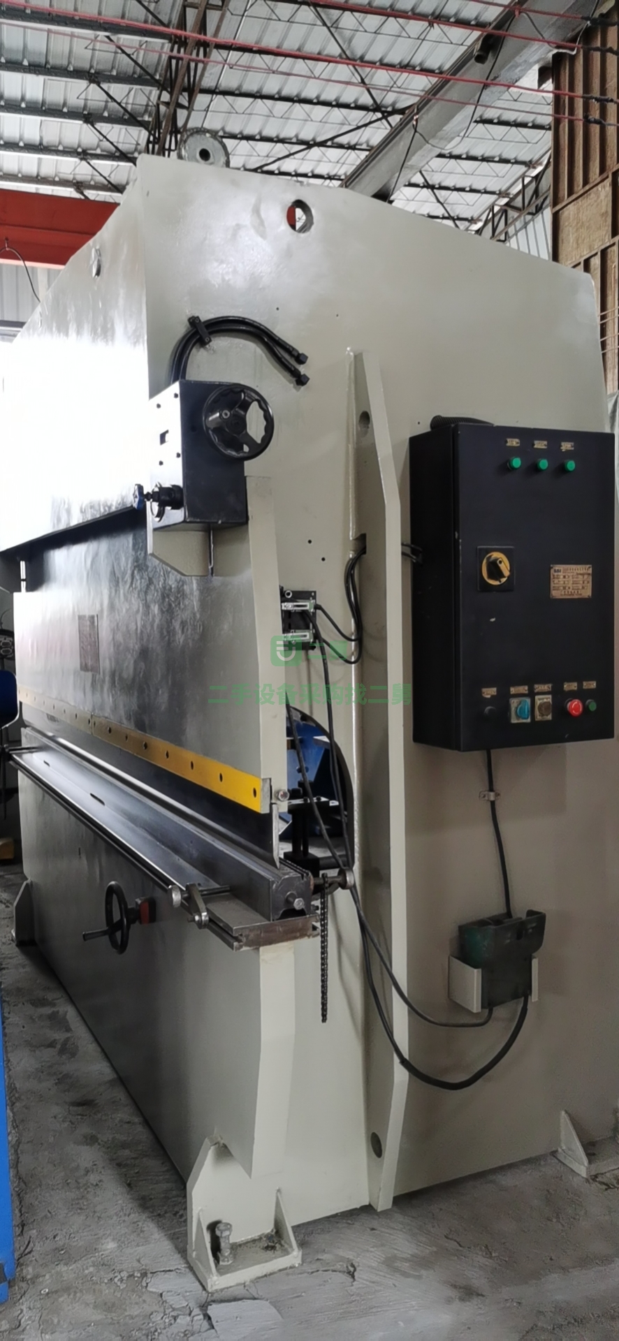 出售一臺廣船100丅/3100折彎機，名牌產品