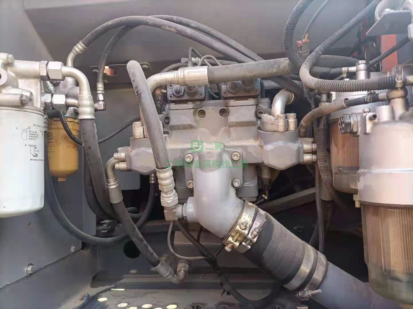出售一臺是日立200—3挖掘機，整車原版漂亮