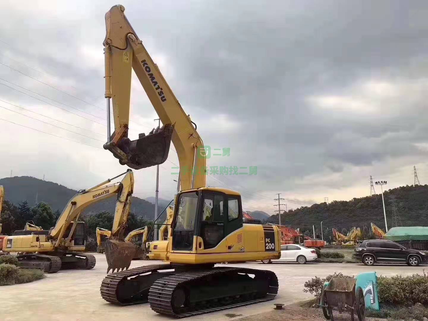 出售一臺小松200—7原版原樣挖掘機，三大件沒有動過