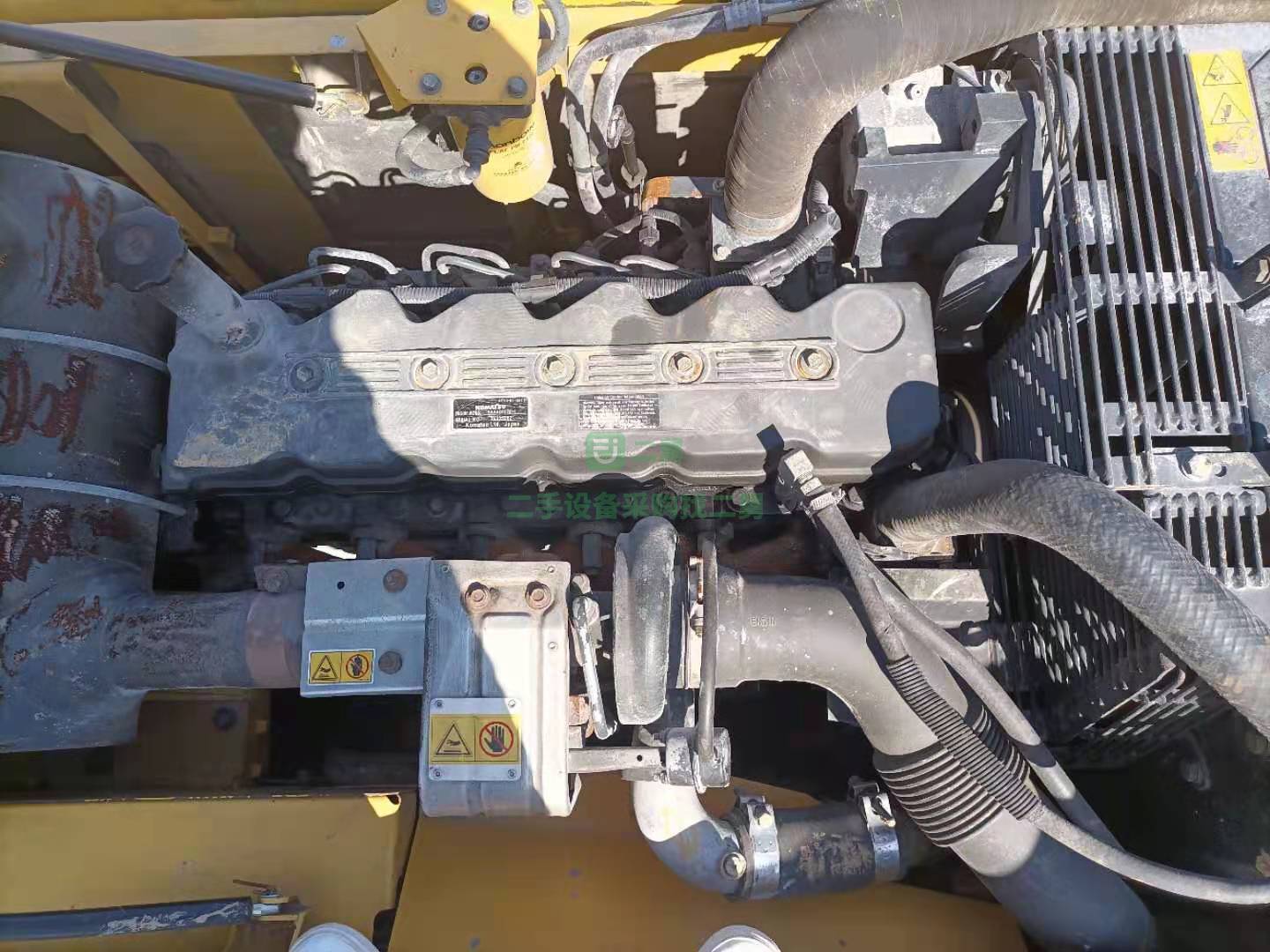 出售一臺小松200—8N1挖掘機，工作時間3000多小時