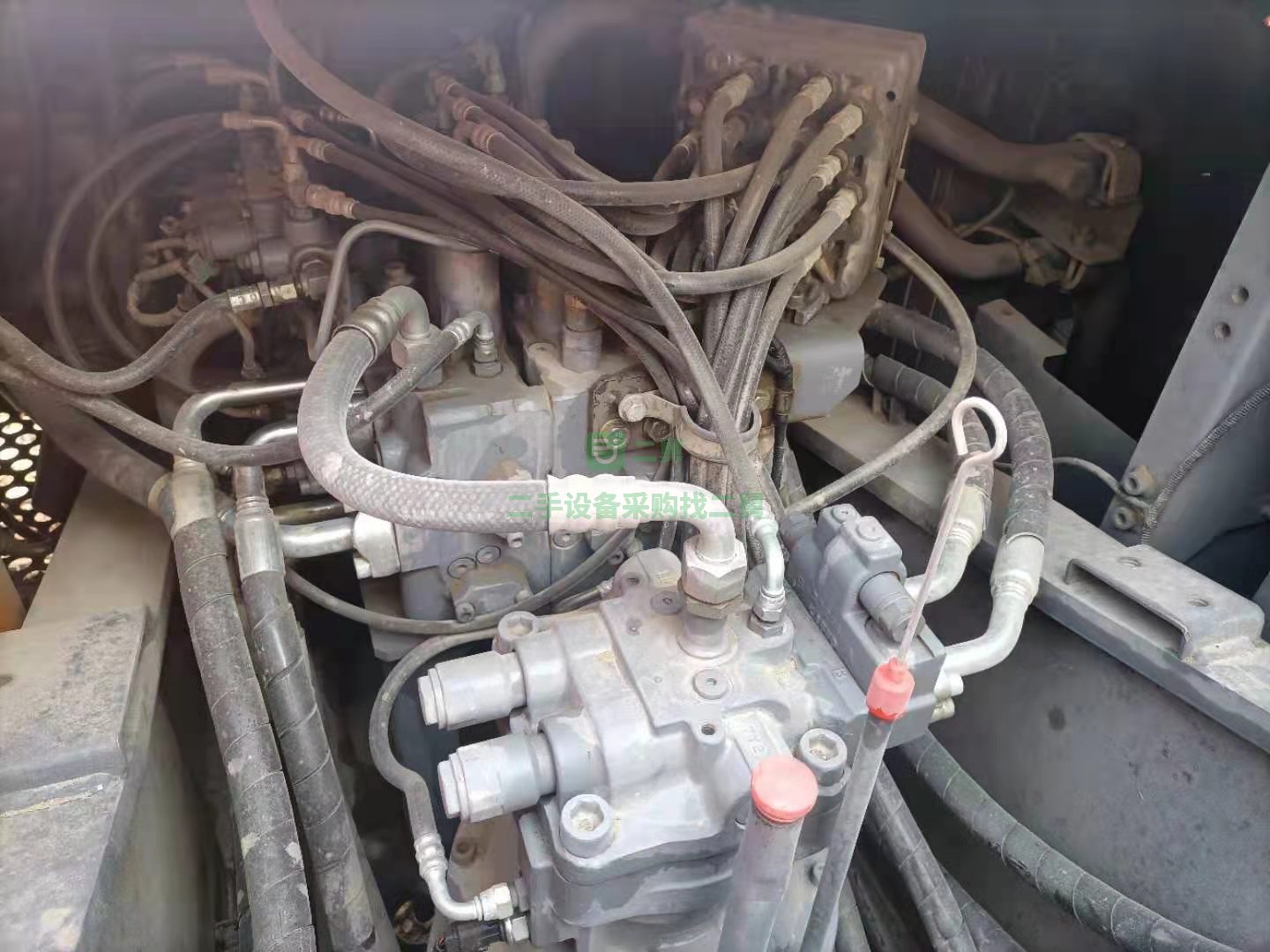 出售一臺是日立200—3挖掘機，整車原版漂亮