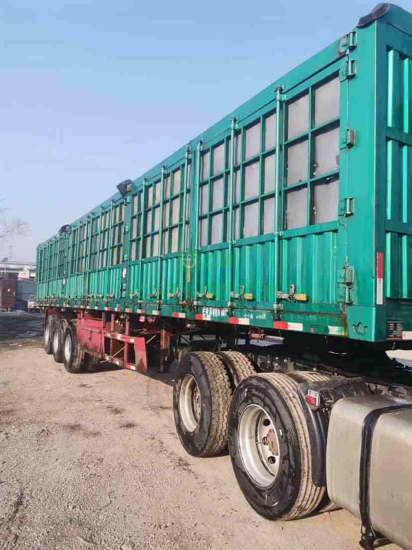 出售二手的19年的十三米直板半掛車，帶上邊梁，2.55米寬，大架不帶孔，輪胎九成，兩年倆月