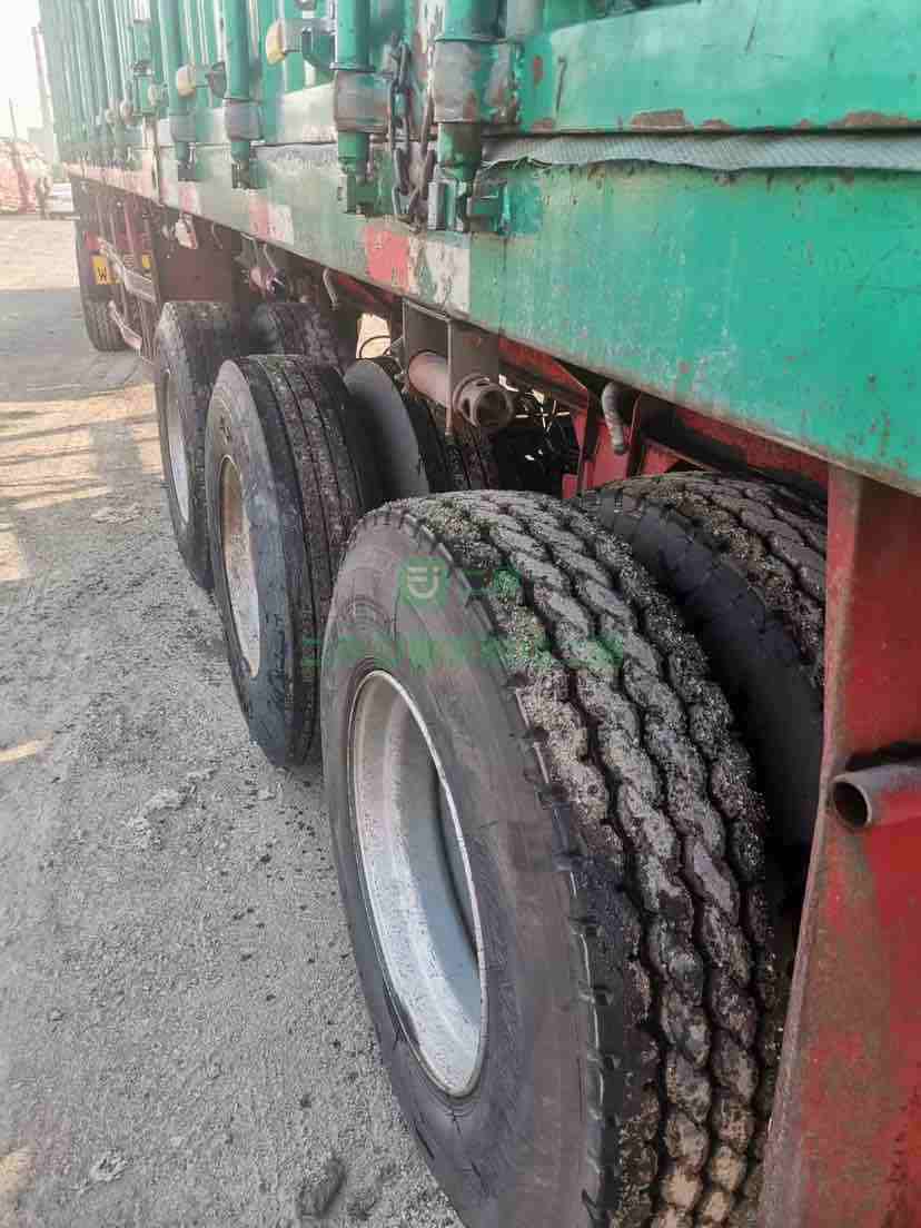 出售二手的19年的十三米直板半掛車，帶上邊梁，2.55米寬，大架不帶孔，輪胎九成，兩年倆月