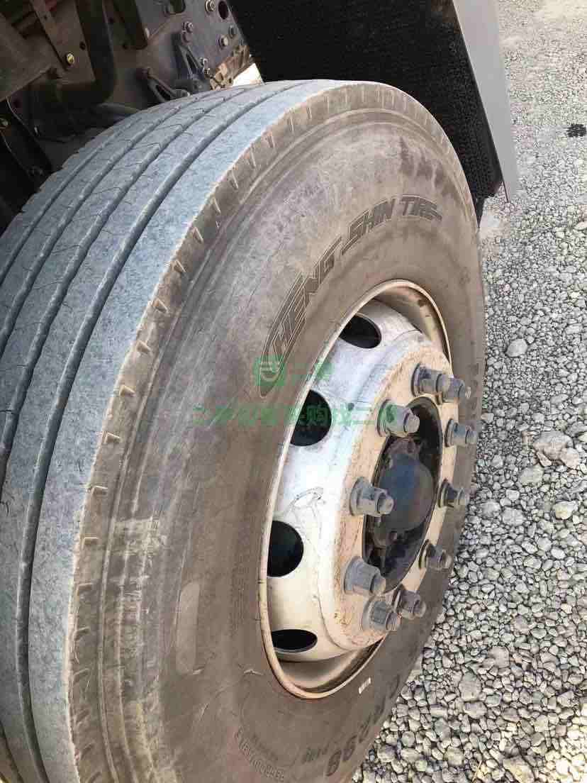 出售悍v400天然氣牽引車2年半全保險；全車原車原版；極品車況