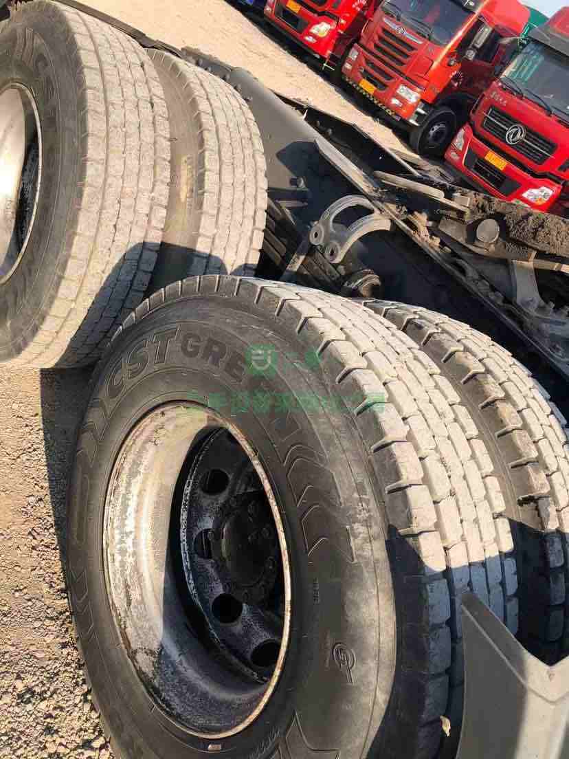 出售悍v400天然氣牽引車2年半全保險；全車原車原版；極品車況