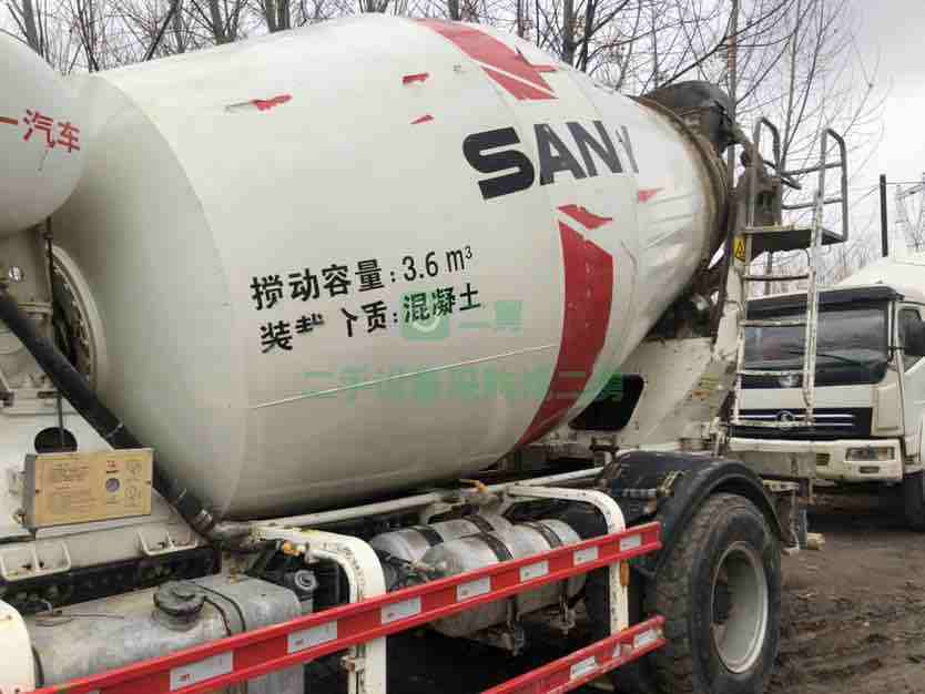 出售二手三一國五18年8方罐水泥攪拌車