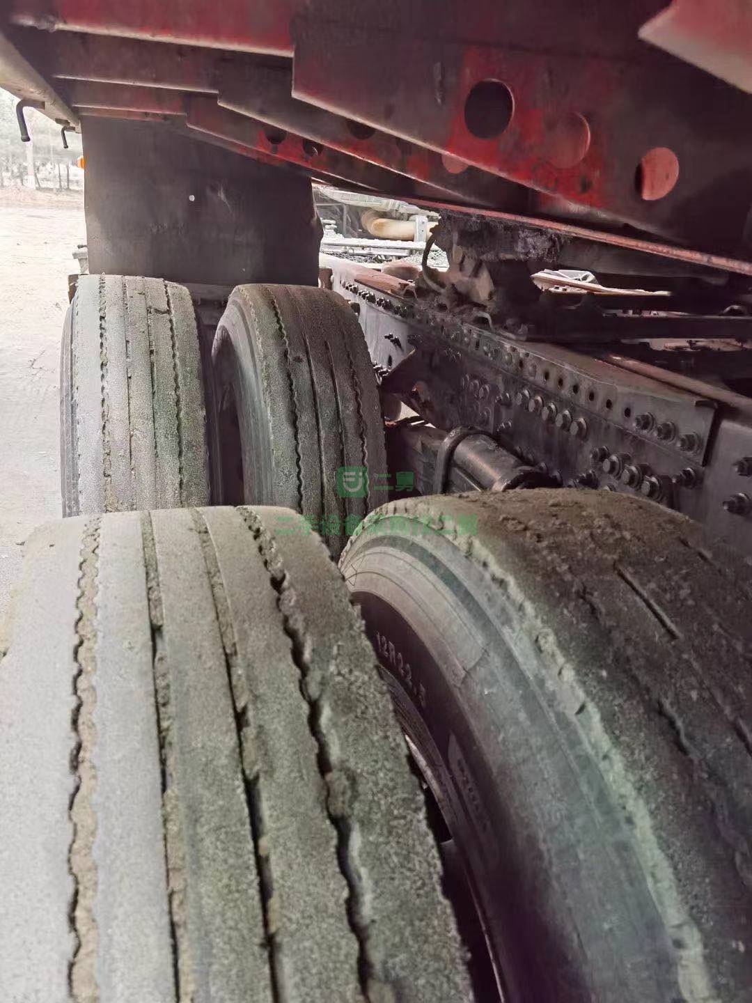 出售一臺(tái)8個(gè)月解放JH6牽引車，460雙驅(qū)帶11米永達(dá)掛車