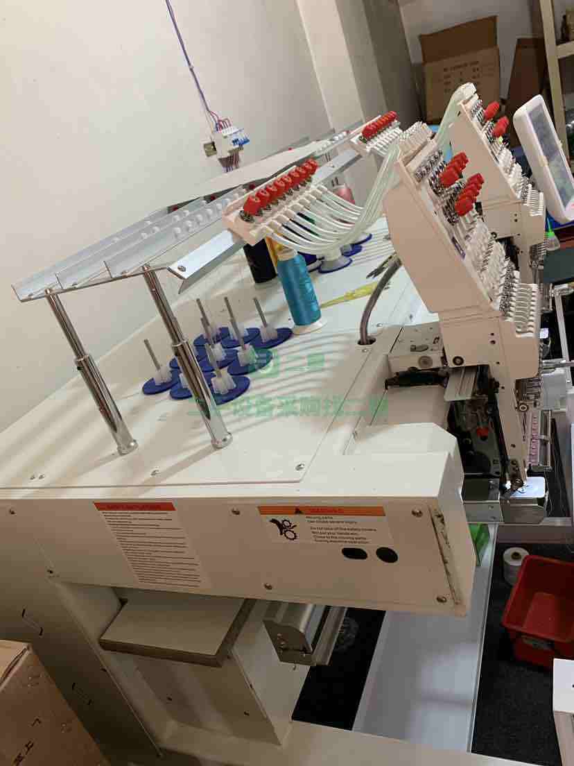 黑龍江出售18年的萬陽牌兩頭九針電腦繡花機