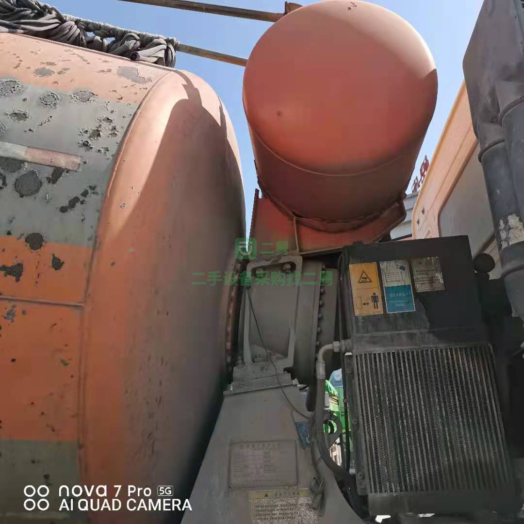 出售一臺14年國四18方豪沃攪拌車380馬力