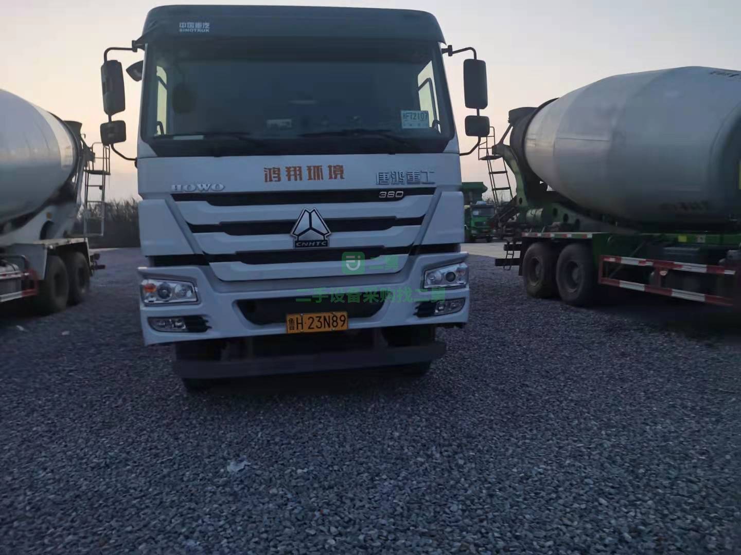 出售重汽豪沃底盤攪拌車18年9月的鴻達上裝大20方罐