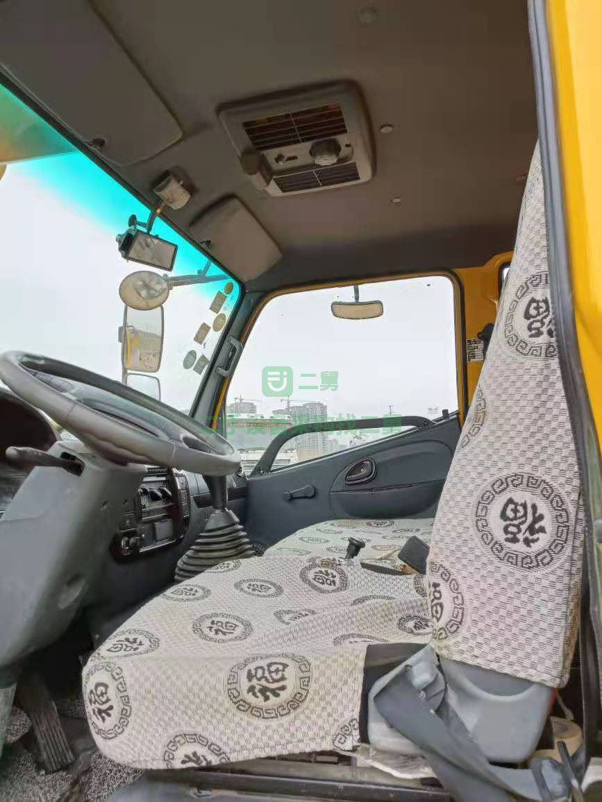 出售一臺18年5月份的10噸吊車，手續齊全