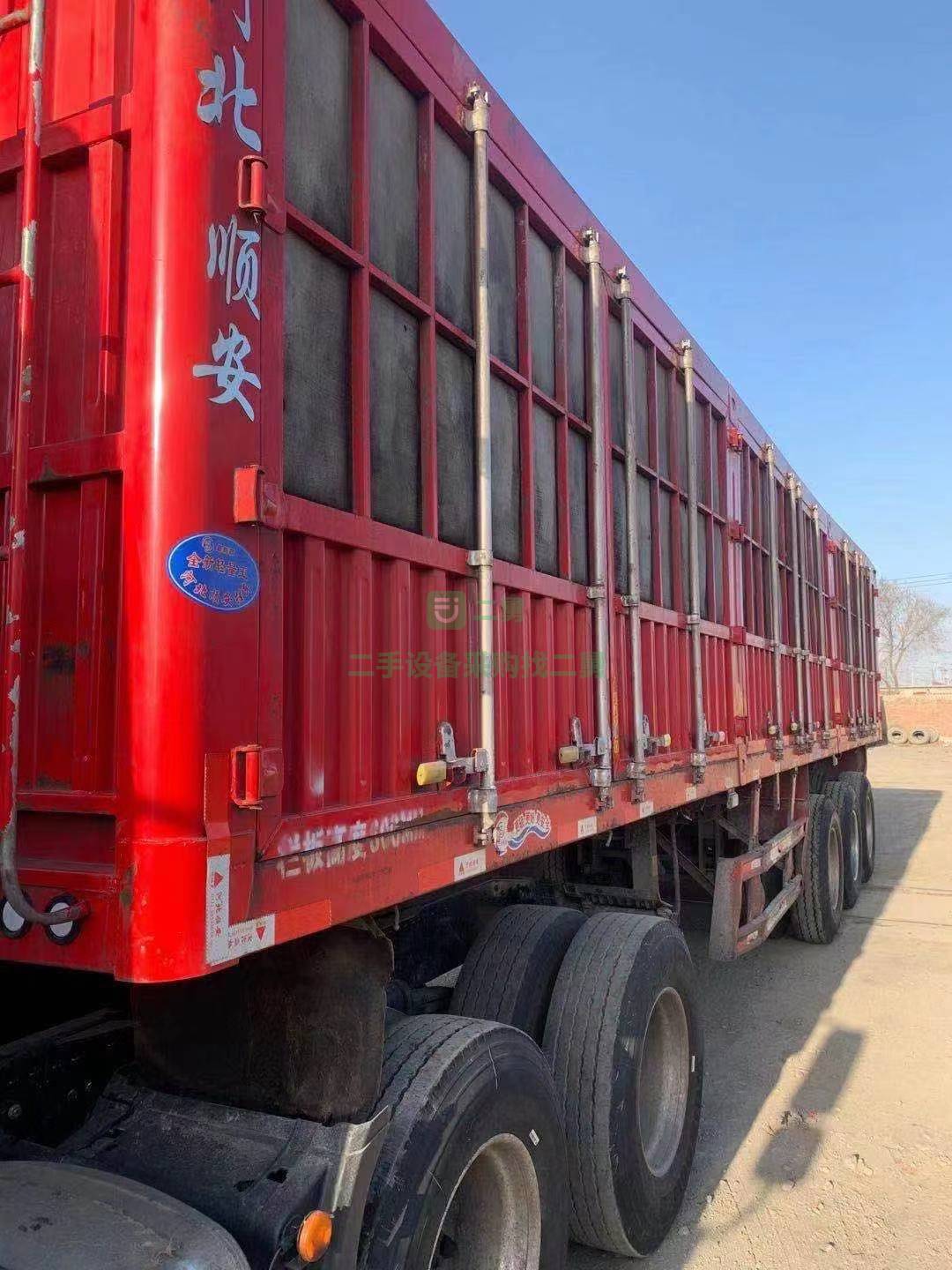 出售一臺八個月悍威400雙驅牽引車帶11米半掛車