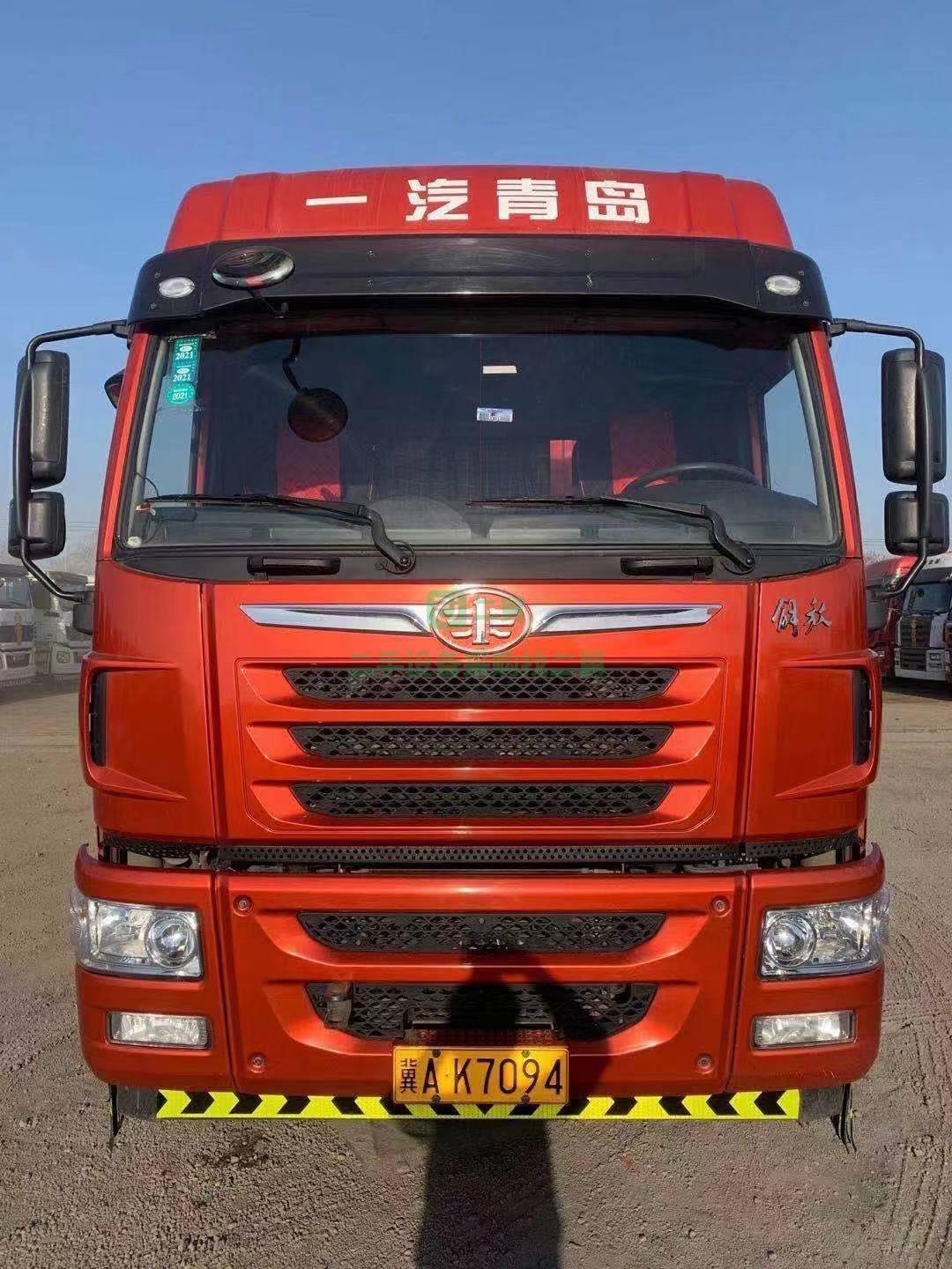 出售一臺八個月悍威400雙驅牽引車帶11米半掛車