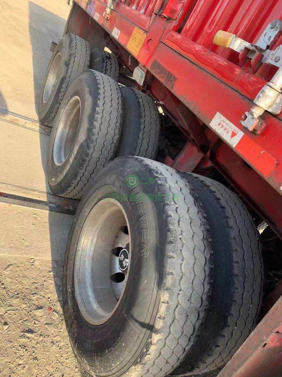 出售一臺八個月悍威400雙驅牽引車帶11米半掛車
