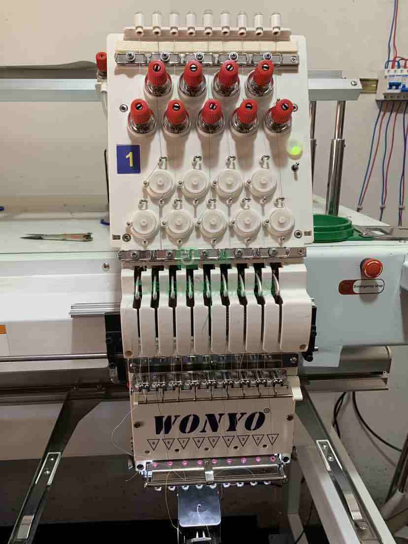 黑龍江出售萬(wàn)陽(yáng)兩頭九針電腦繡花機(jī)