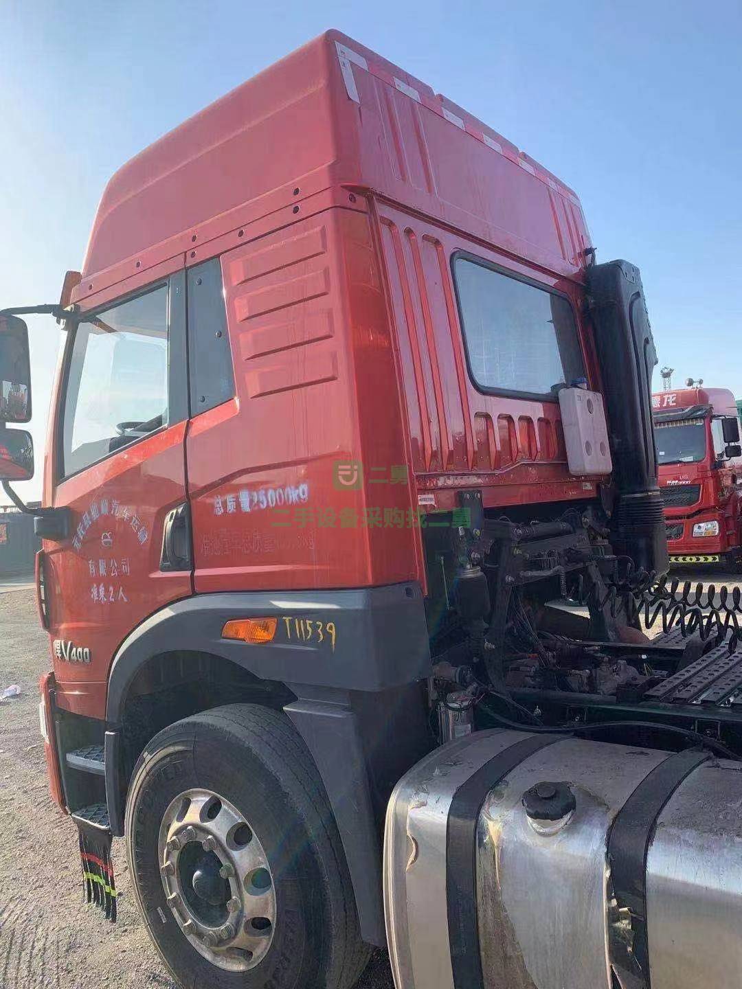 出售一臺八個月悍威400雙驅牽引車帶11米半掛車