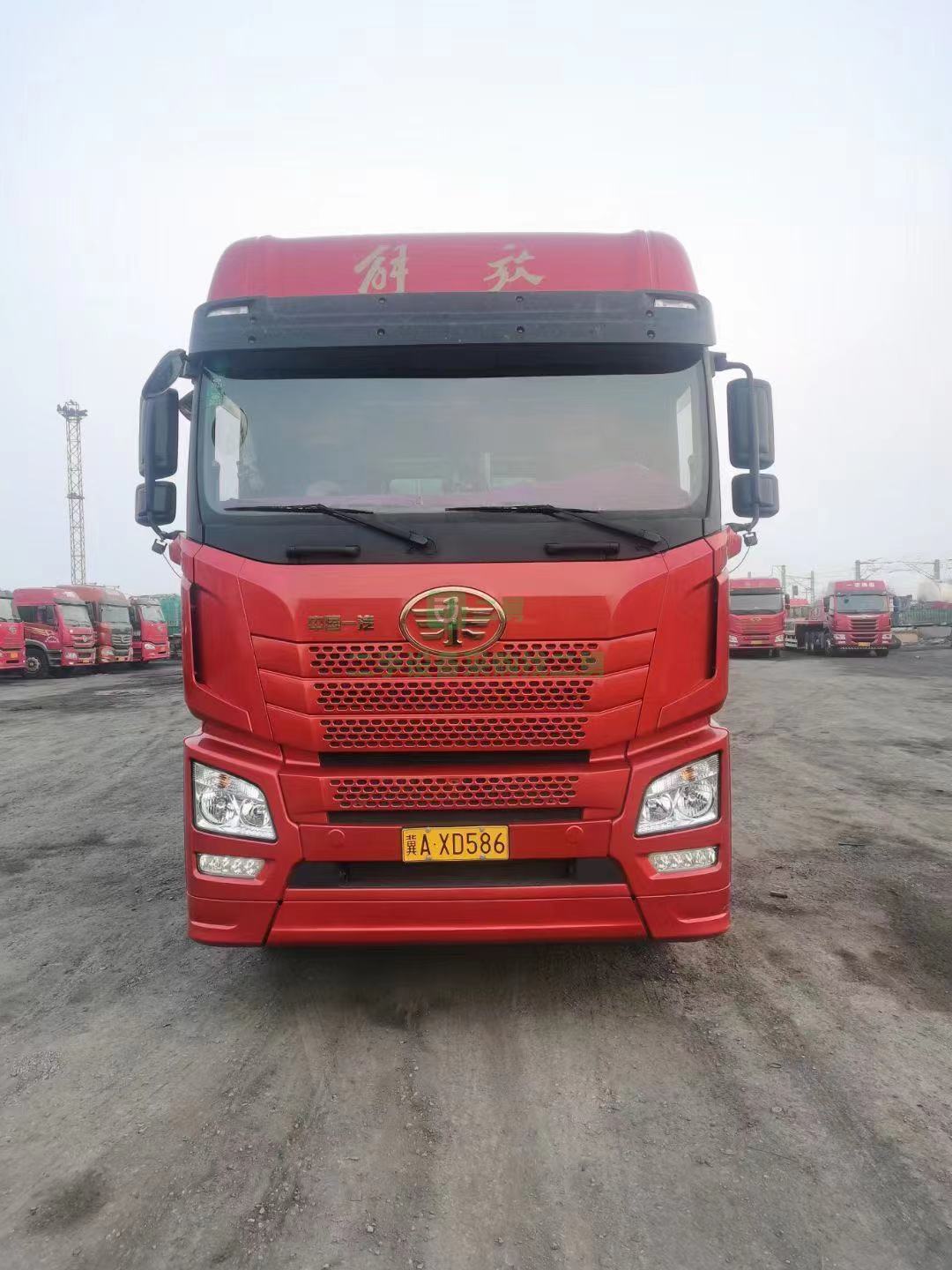 出售一臺6個月的解放jh6牽引車550馬力雙驅(qū)