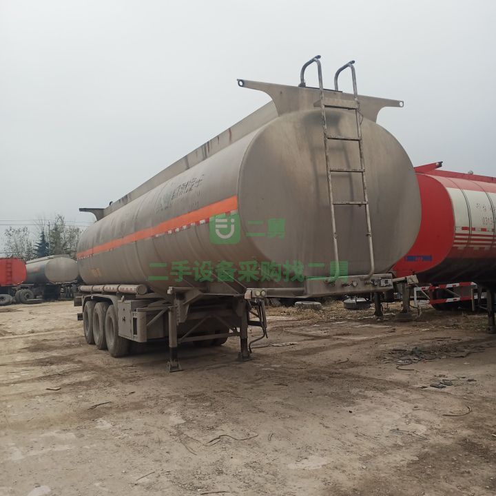 出售17年盛潤鋁合金食用油罐車，43方