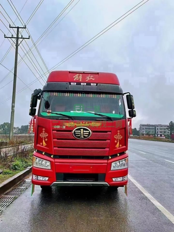 出售18年的解放J6P牽引車500馬力、兩年半帶全保