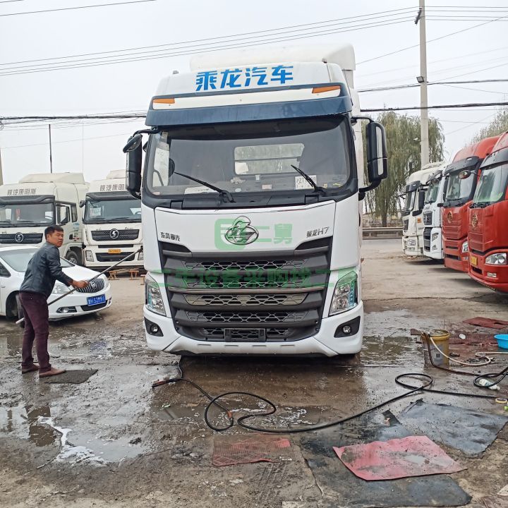 出售17年的東風柳汽H7國五460馬力單驅牽引車