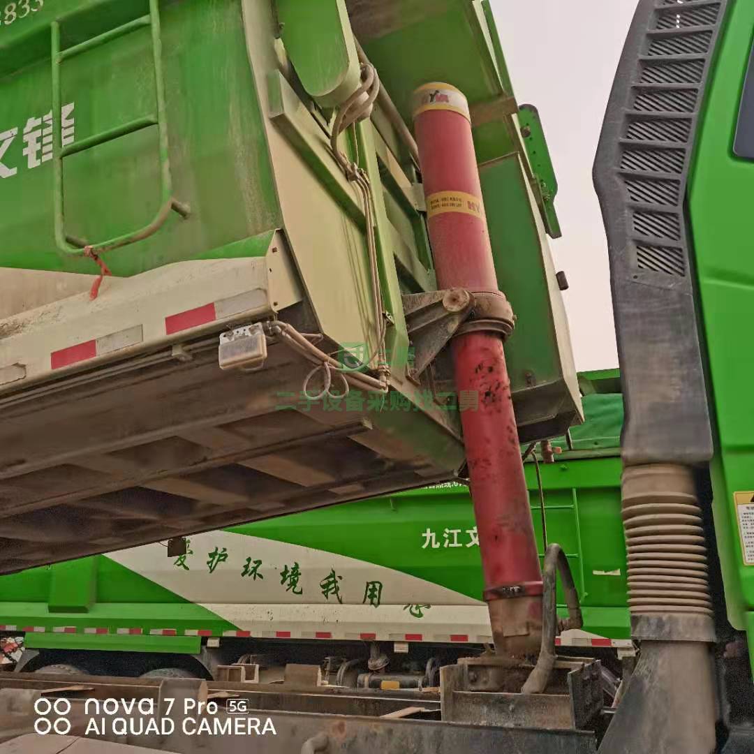 出售一臺19年7.6米解放J6P自卸車 390馬力