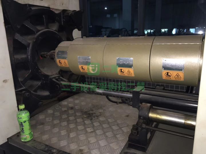 出售9成新PET專用機震雄400噸注塑機