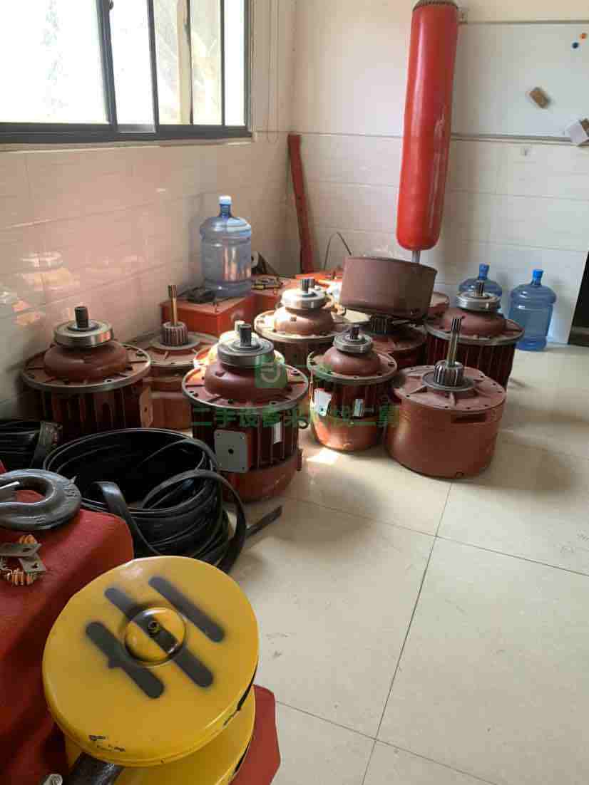 低價出售新舊龍門吊，行吊，電動葫蘆，起重機配件齊全