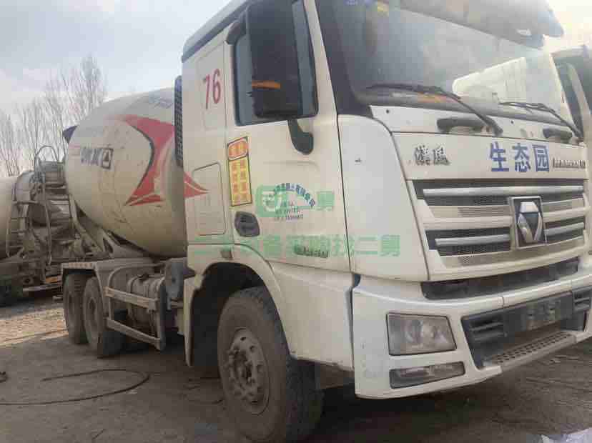 出售18年的徐工漢風(fēng)后八輪攪拌車(chē)，國(guó)五大12方