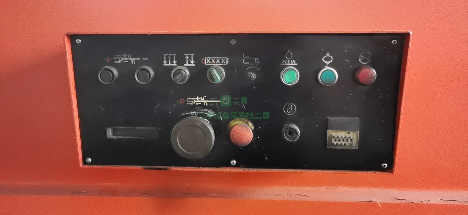 出售一臺南京力功剪板機8x2500，機況良好，歡迎采購