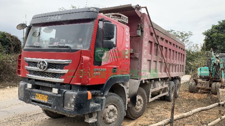 廣東出售18年的紅巖杰獅國五前四后八自卸車