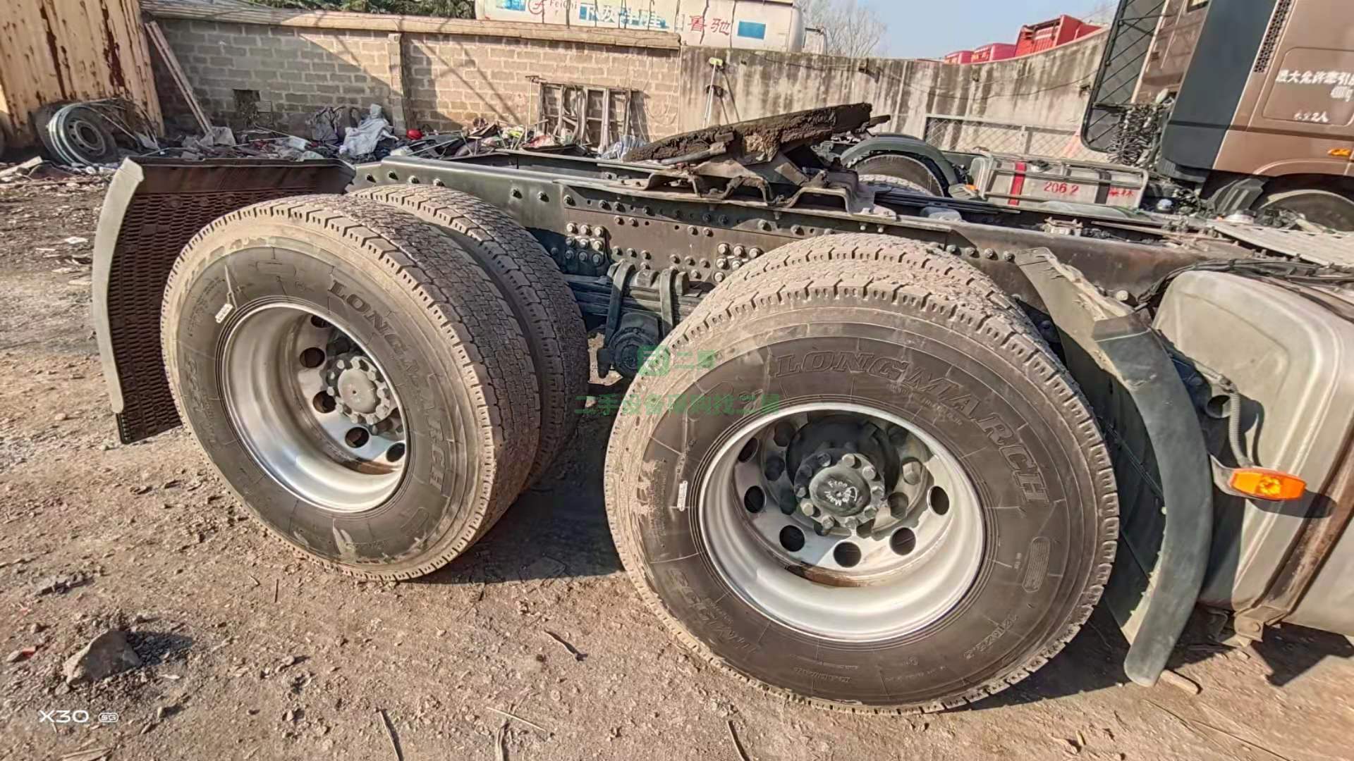 出售四臺東風天龍旗艦牽引車