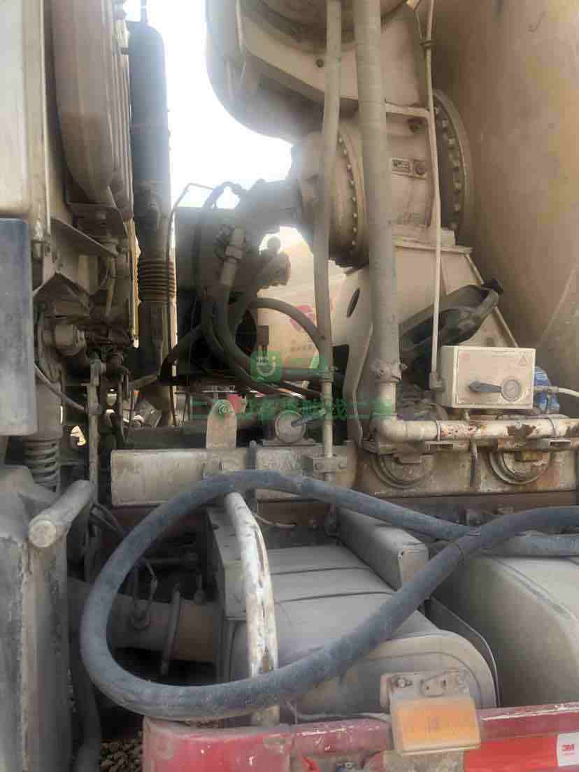 出售二手攪拌車17年大12方，340馬力需要的老板聯系