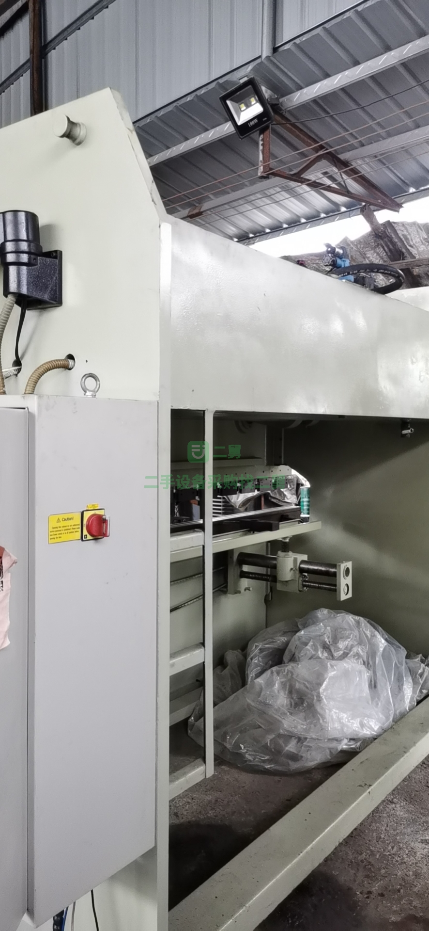 出售一臺廣州貝力折彎機，配有南京艾斯頓數顯