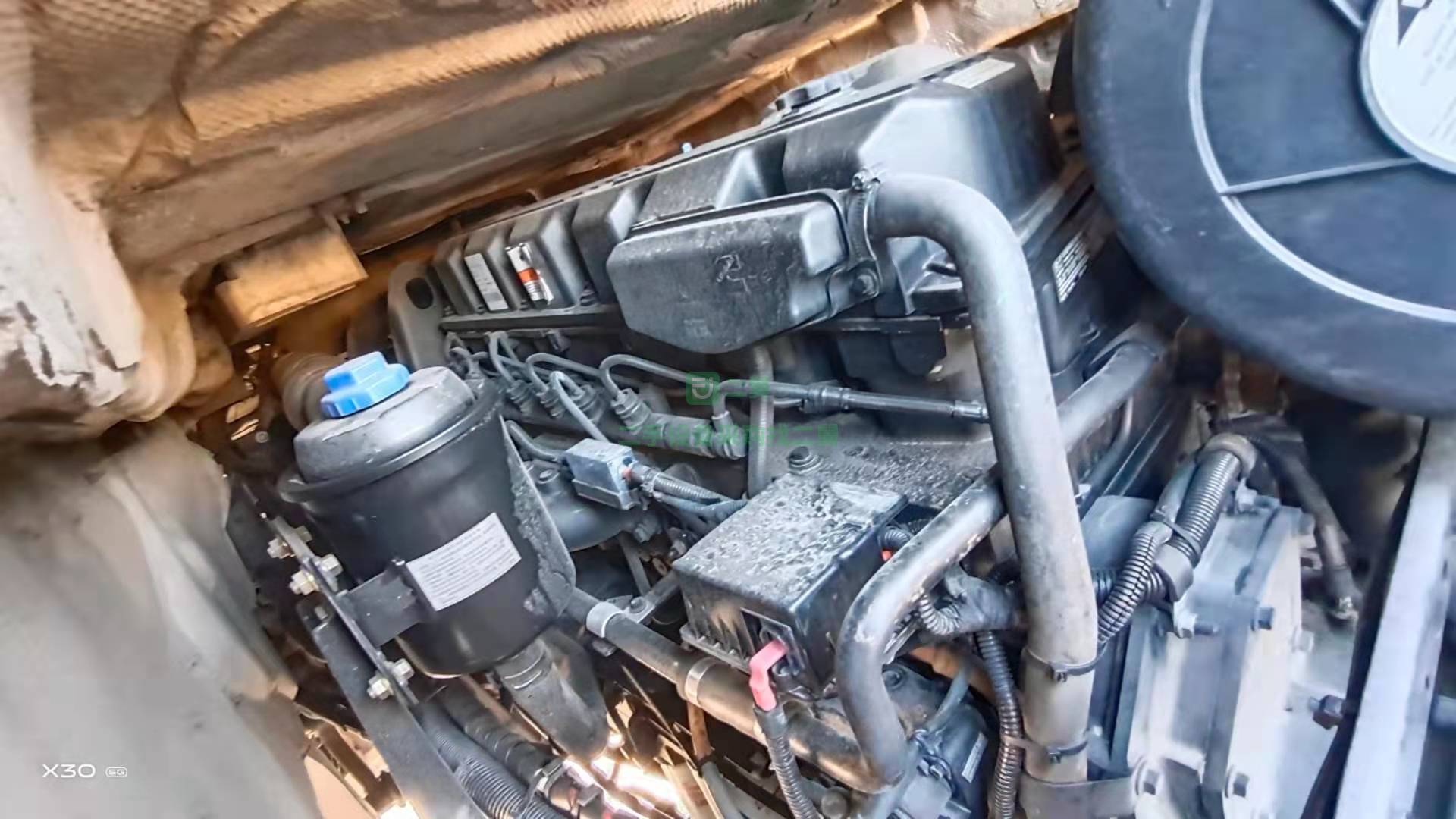 出售四臺東風天龍旗艦牽引車