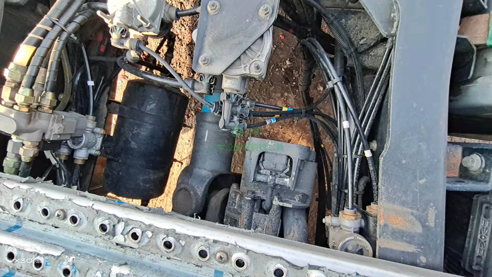 出售四臺東風天龍旗艦牽引車